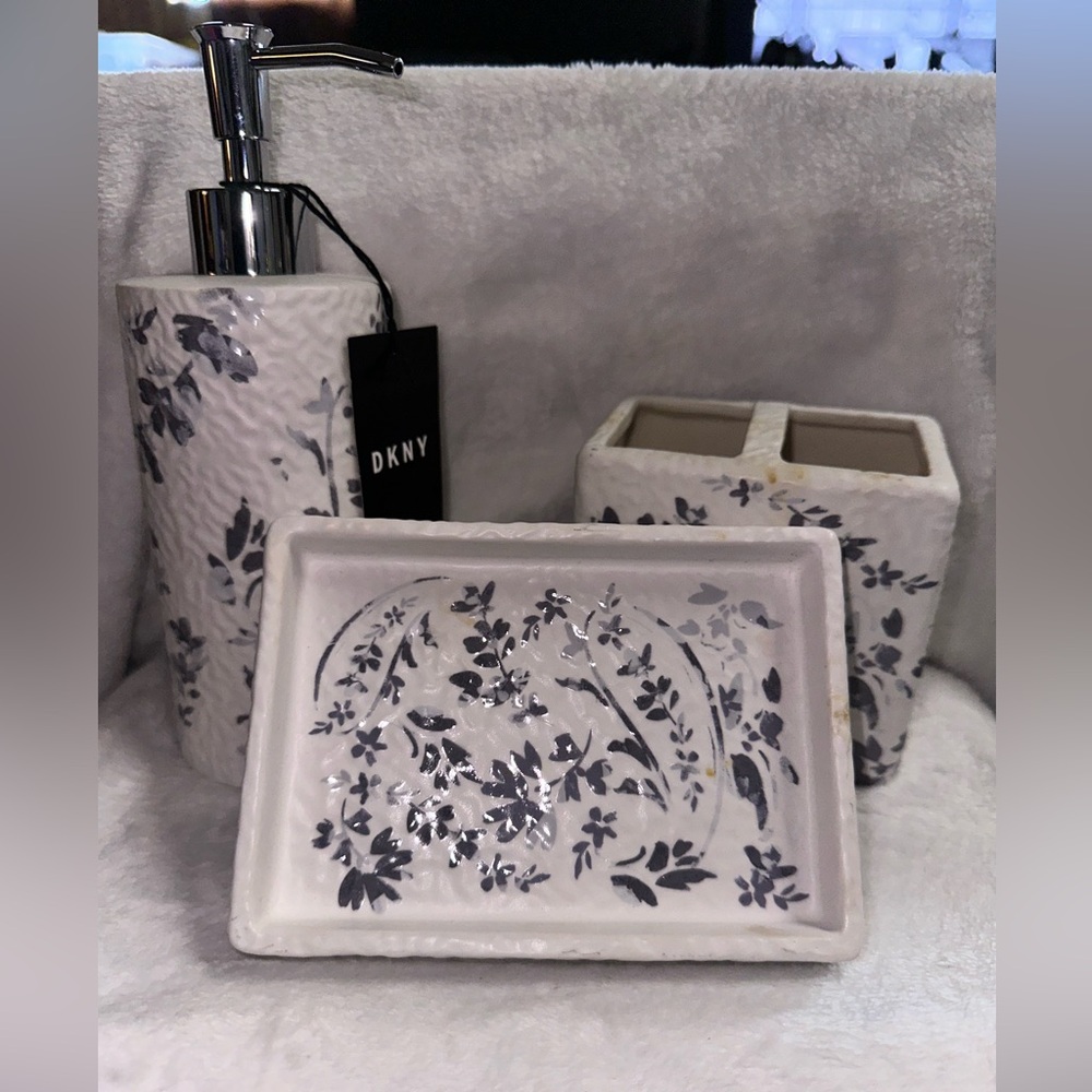 DKNY Bathroom set